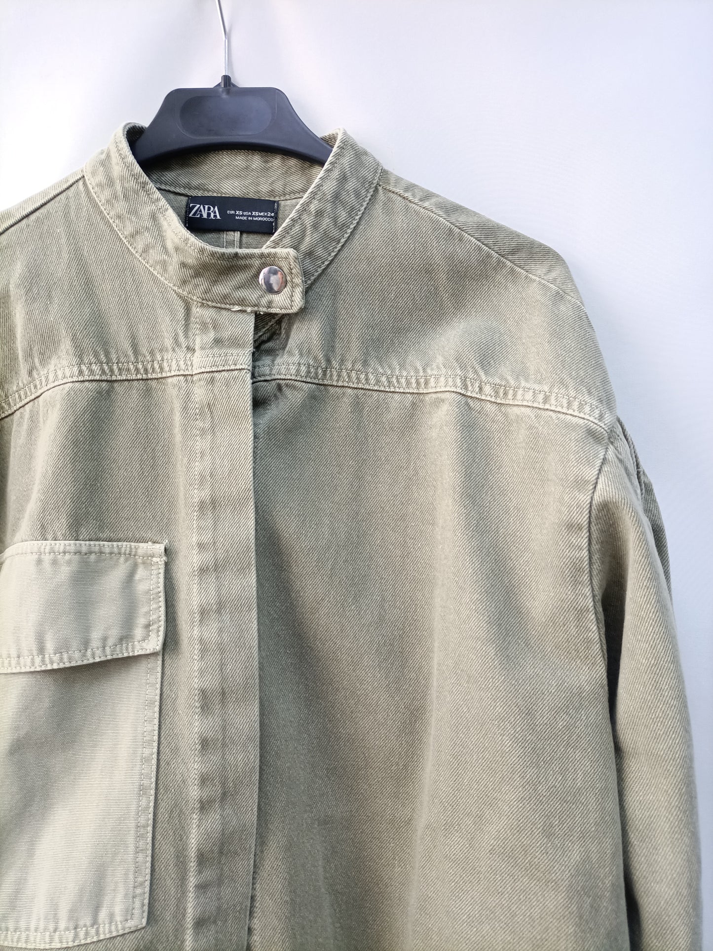 ZARA. Sobrecamisa denim verde T.xs