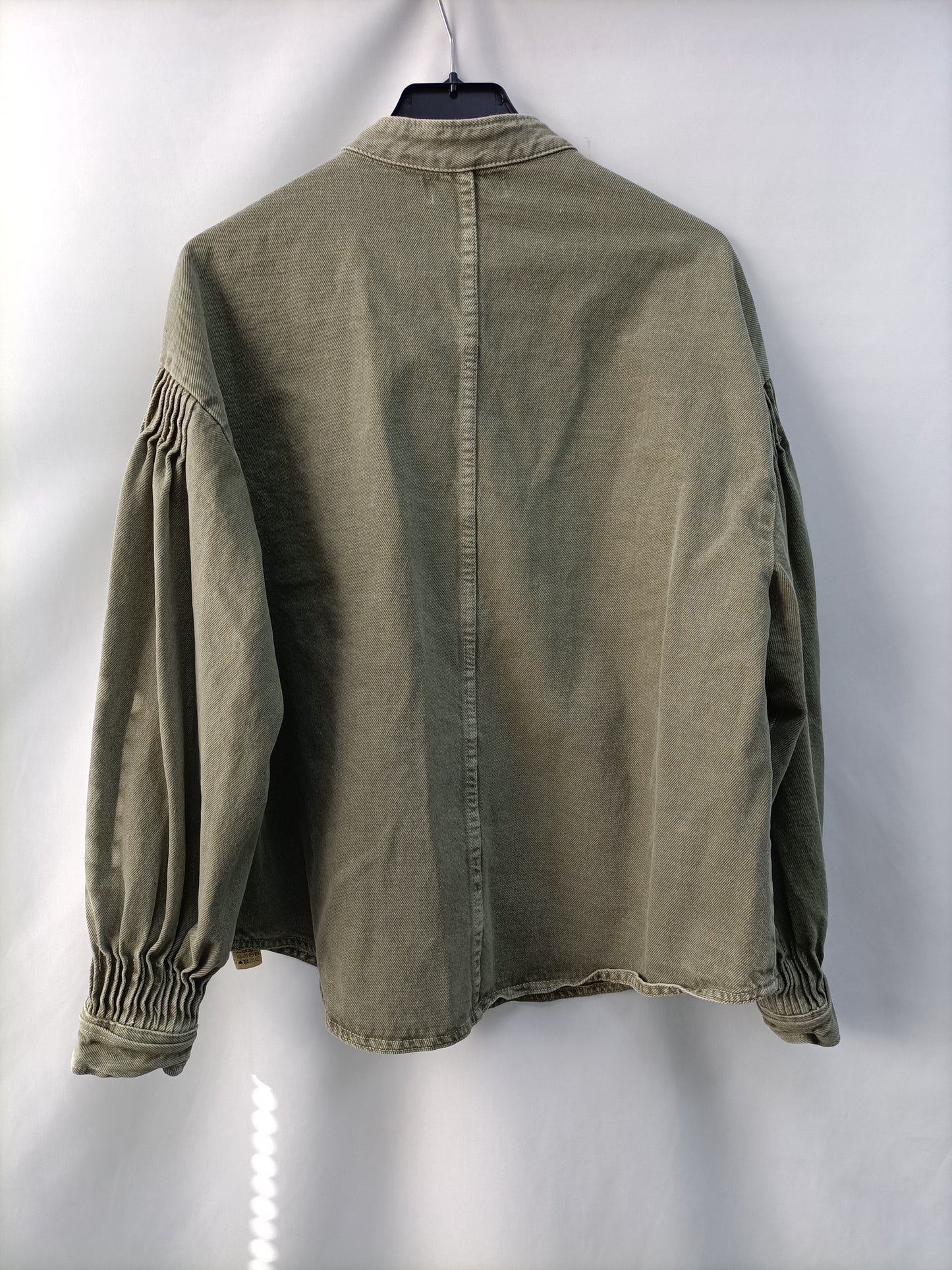 ZARA. Sobrecamisa denim verde T.xs