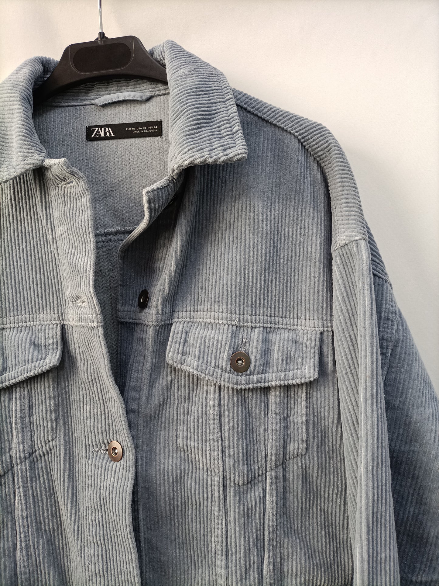 ZARA.  Cazadora pana azul T.xs