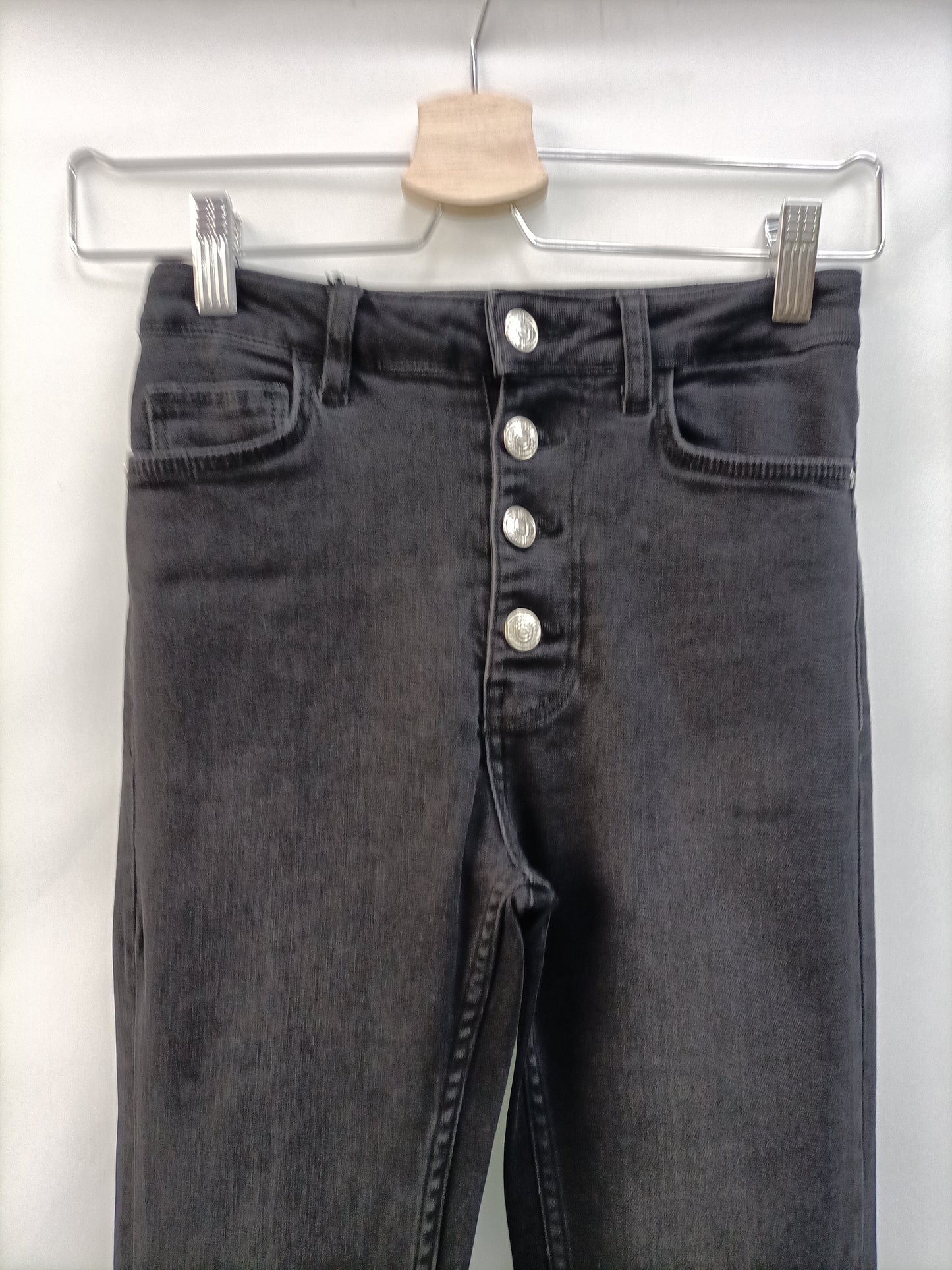 MANGO. Pantalón negro campana T.32