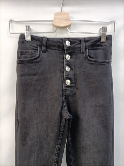 MANGO. Pantalón negro campana T.32