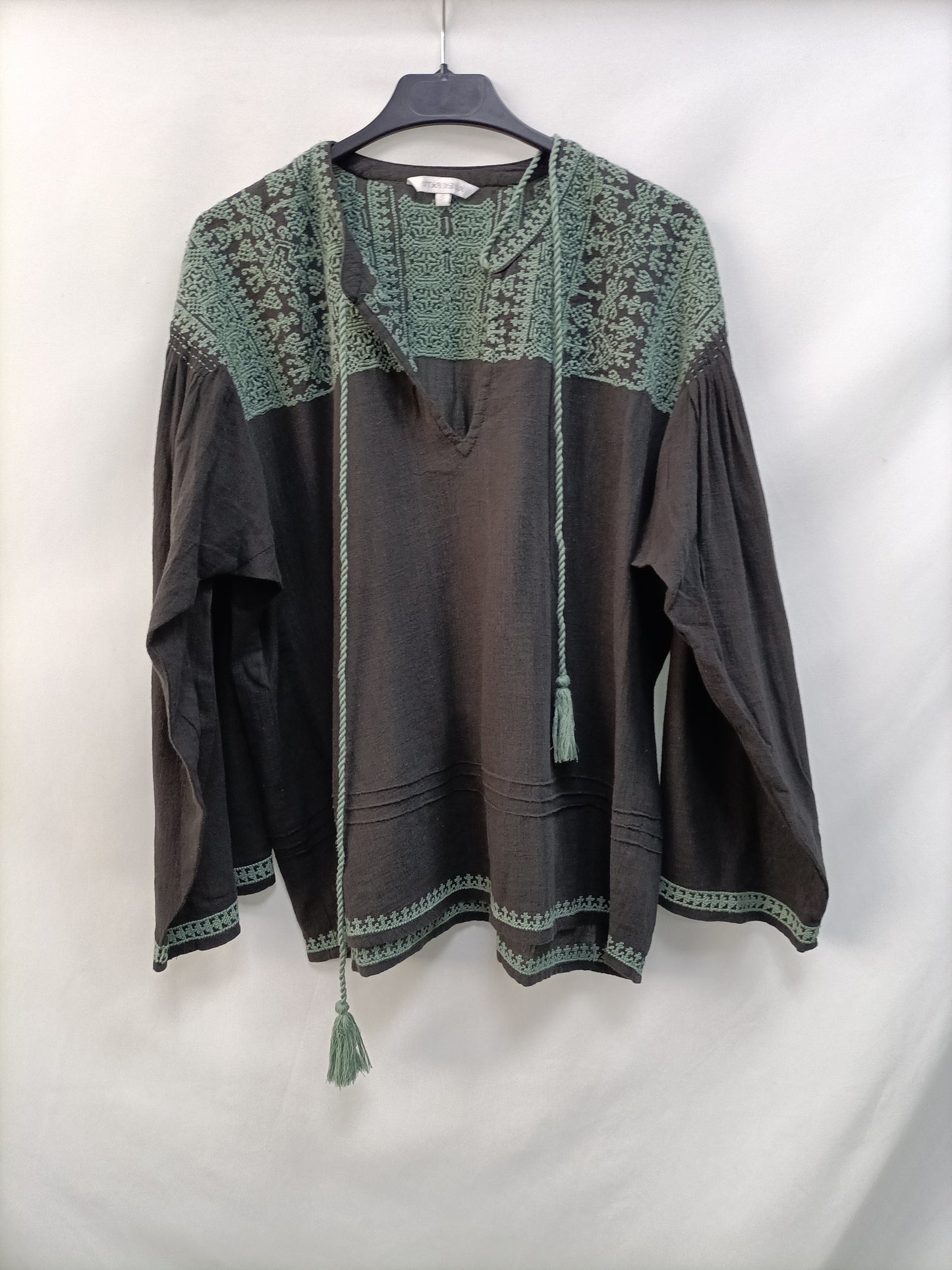 STAR MELA. Blusa bordada T.s