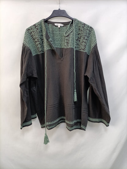 STAR MELA. Blusa bordada T.s