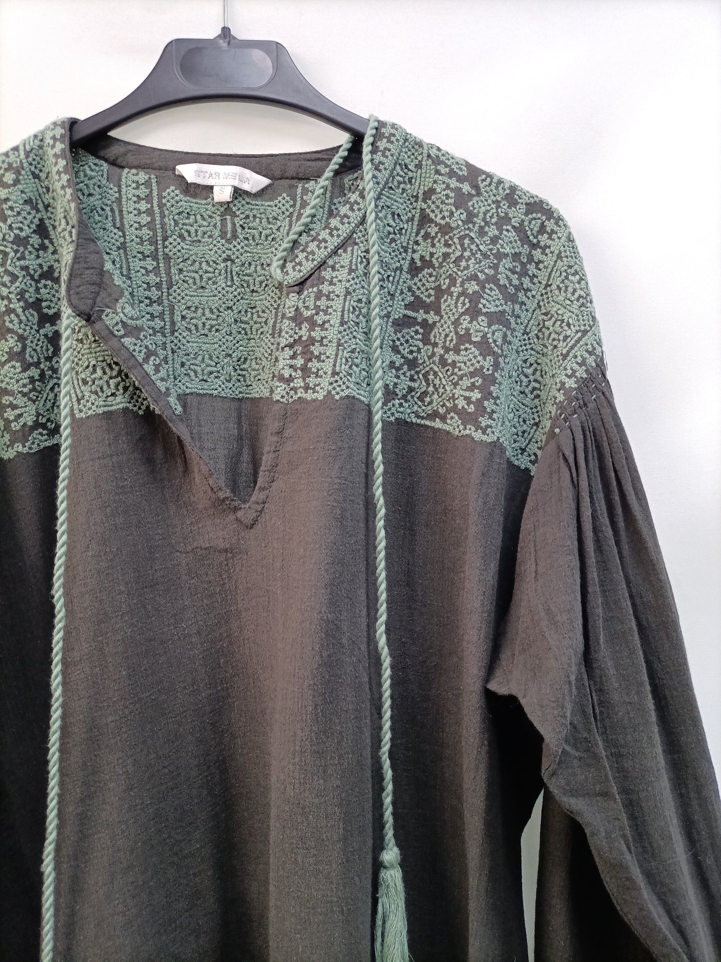 STAR MELA. Blusa bordada T.s
