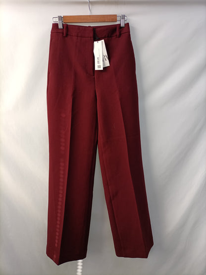 ZARA. Pantalón recto burdeos T.xs