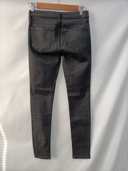 MANGO. Pantalón negro púrpura T.34