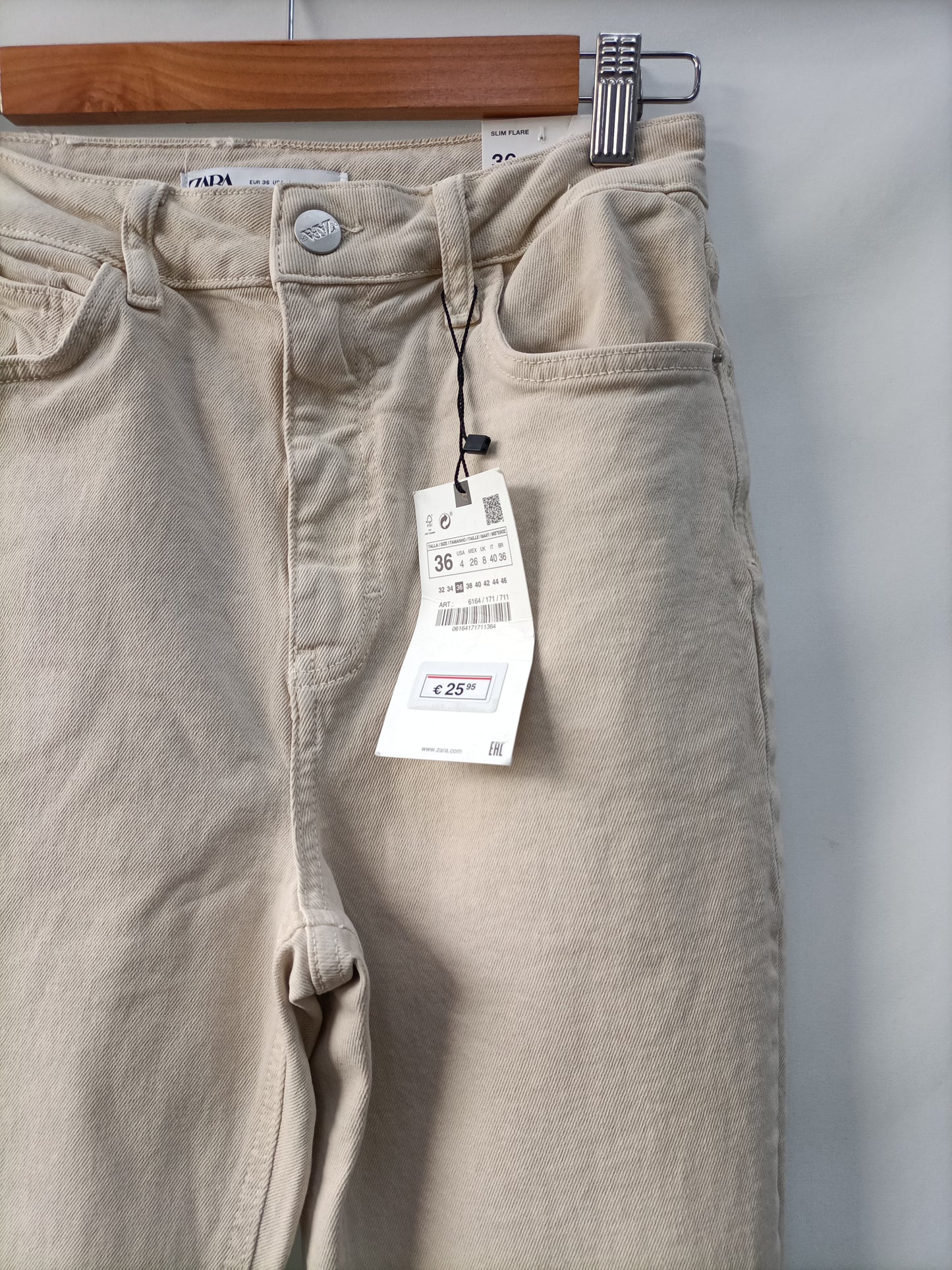 ZARA. Pantalón beige aperturasT.36
