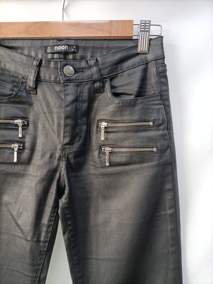 NOON. Pantalón encerado T.32