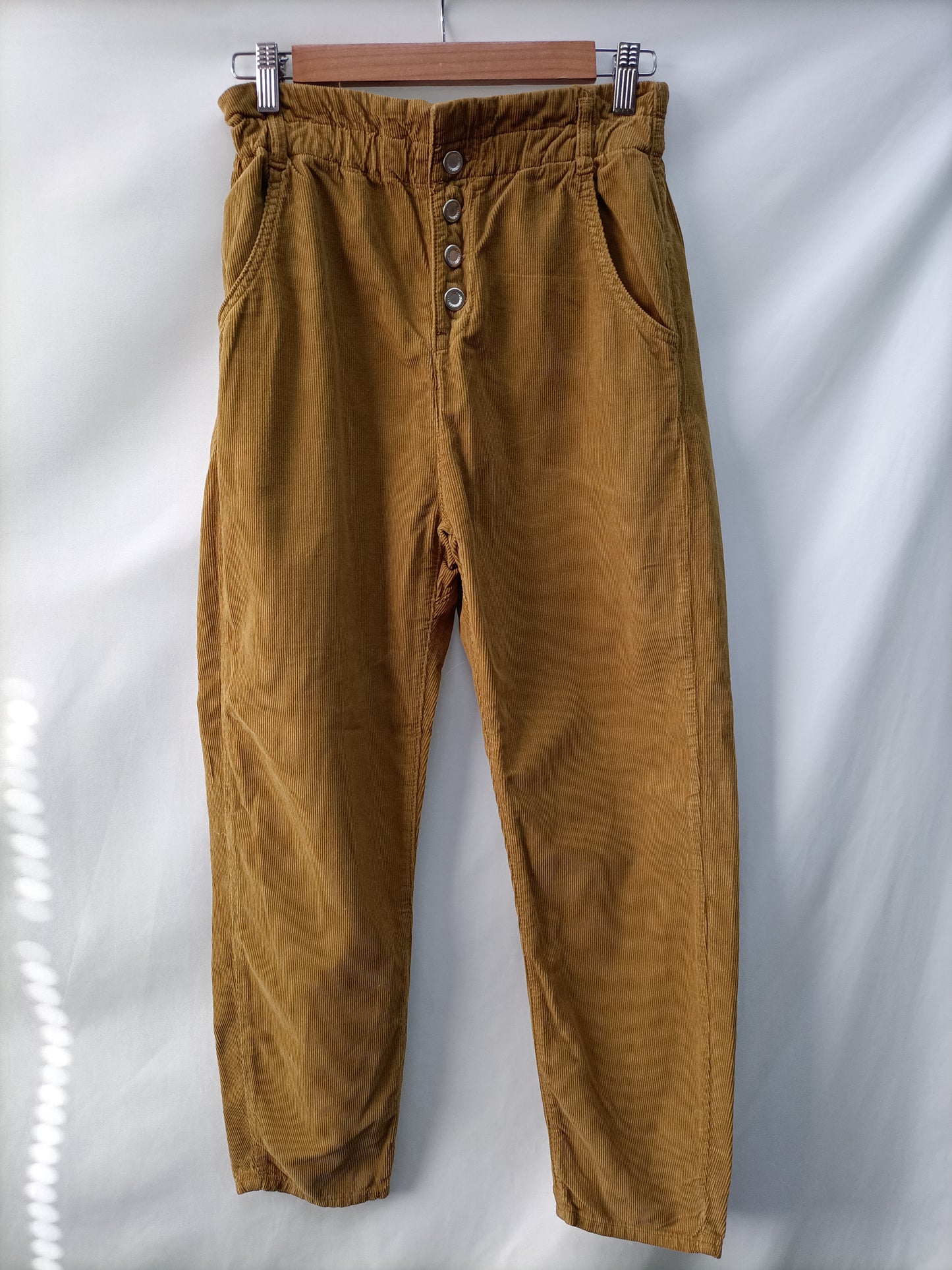 ZARA. Pantalón de pana slouchy T.34