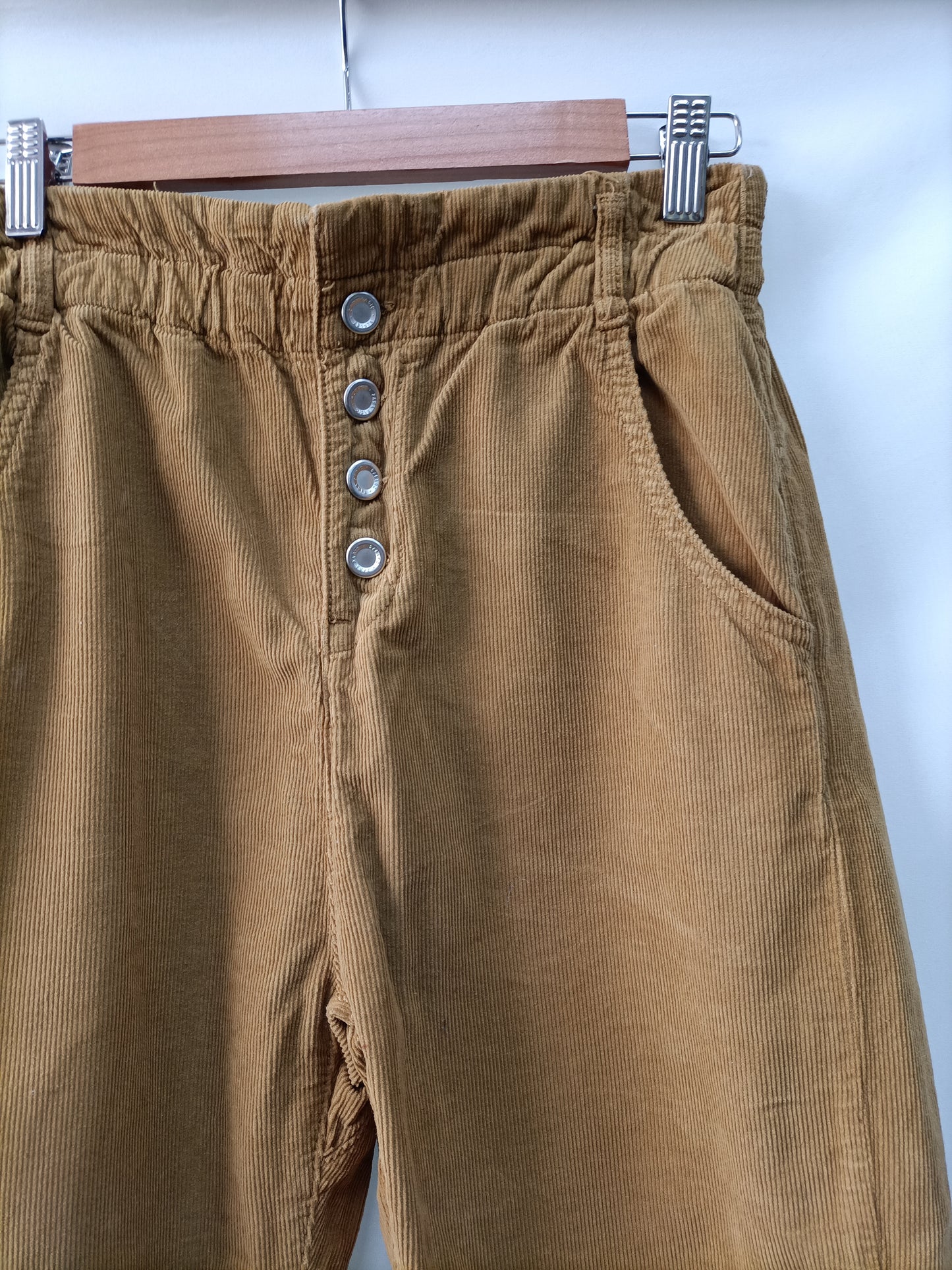 ZARA. Pantalón de pana slouchy T.34