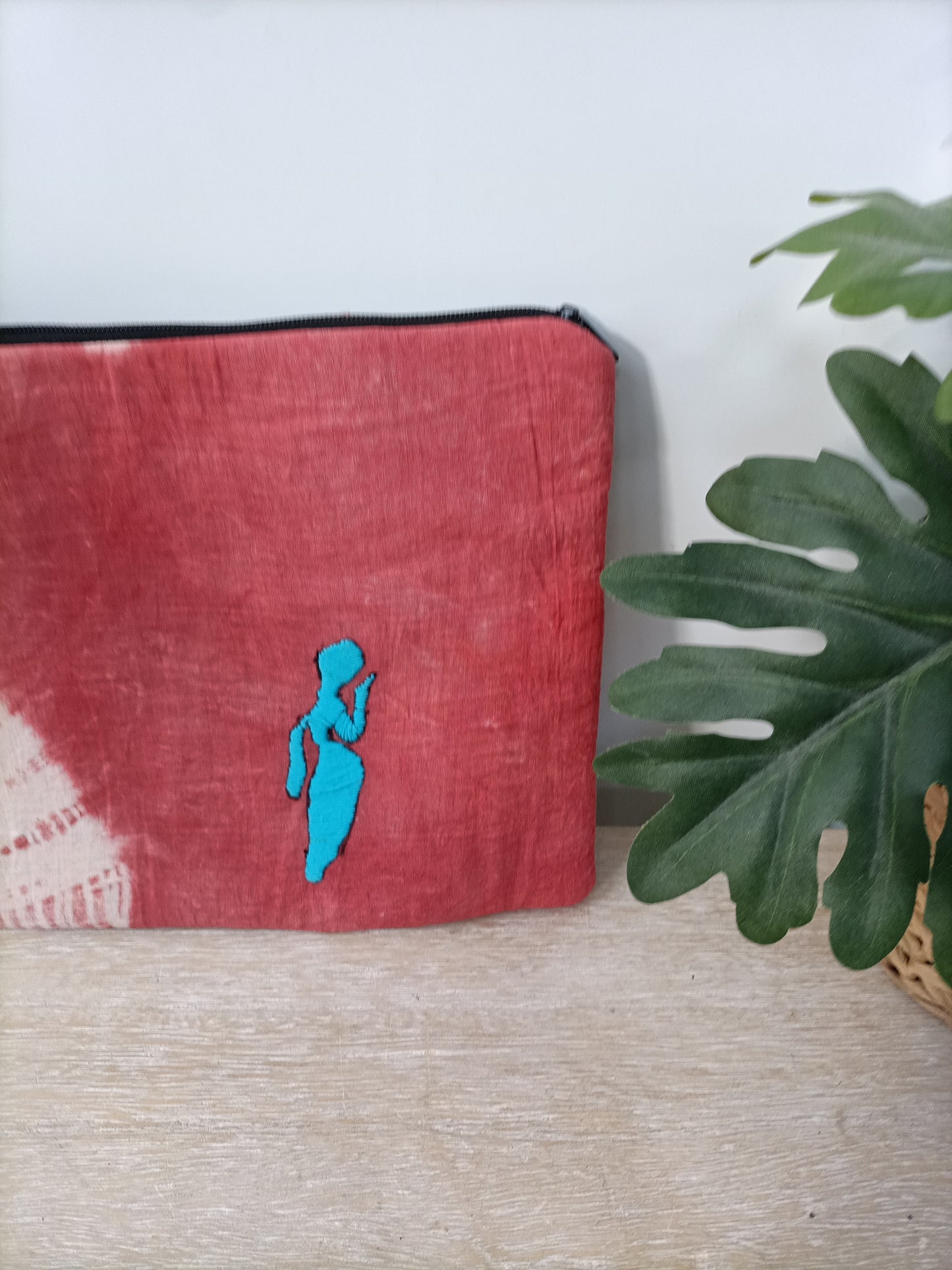 OTRAS. Cartera tie dye