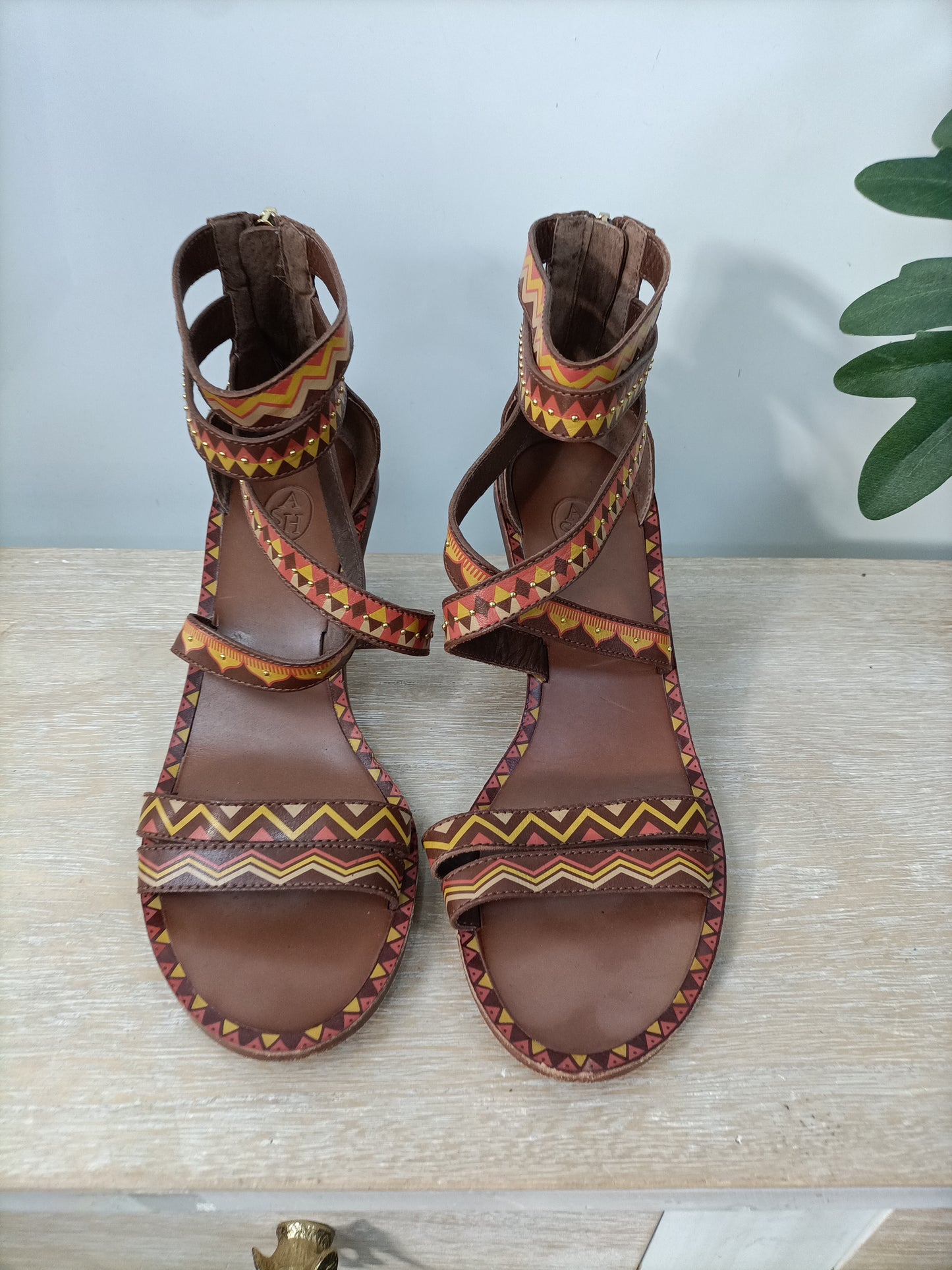 ASH. Sandalia etnica T.38