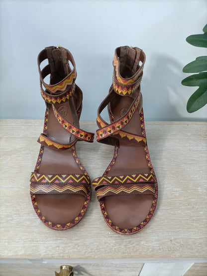 ASH. Sandalia etnica T.38