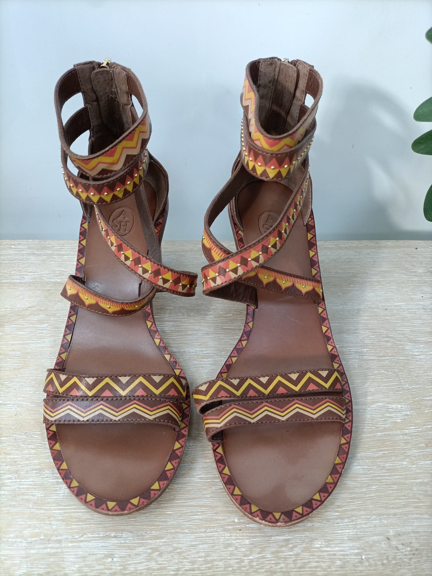 ASH. Sandalia etnica T.38