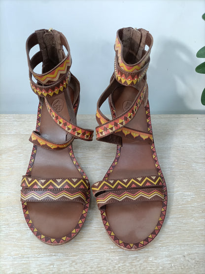 ASH. Sandalia etnica T.38