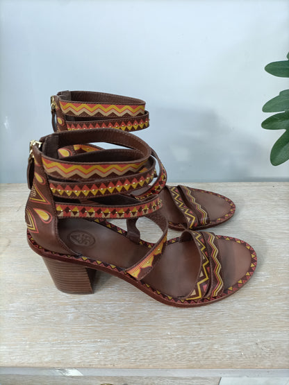 ASH. Sandalia etnica T.38