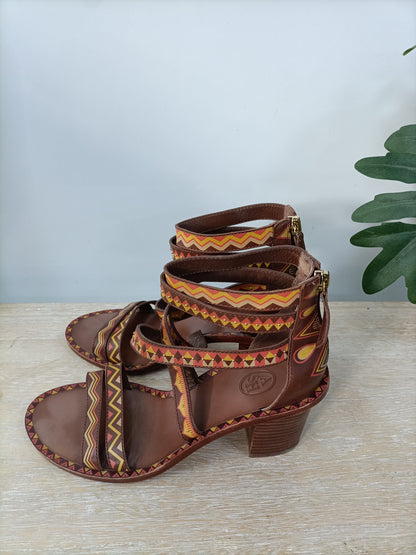 ASH. Sandalia etnica T.38