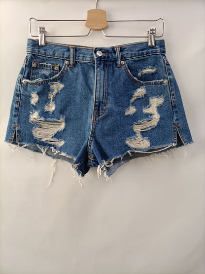 PULL&BEAR. Shorts denim rotos  T.38