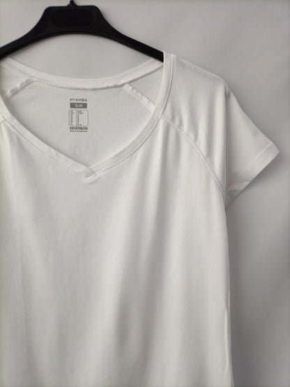 DECATHLON. Camiseta blanca T.s