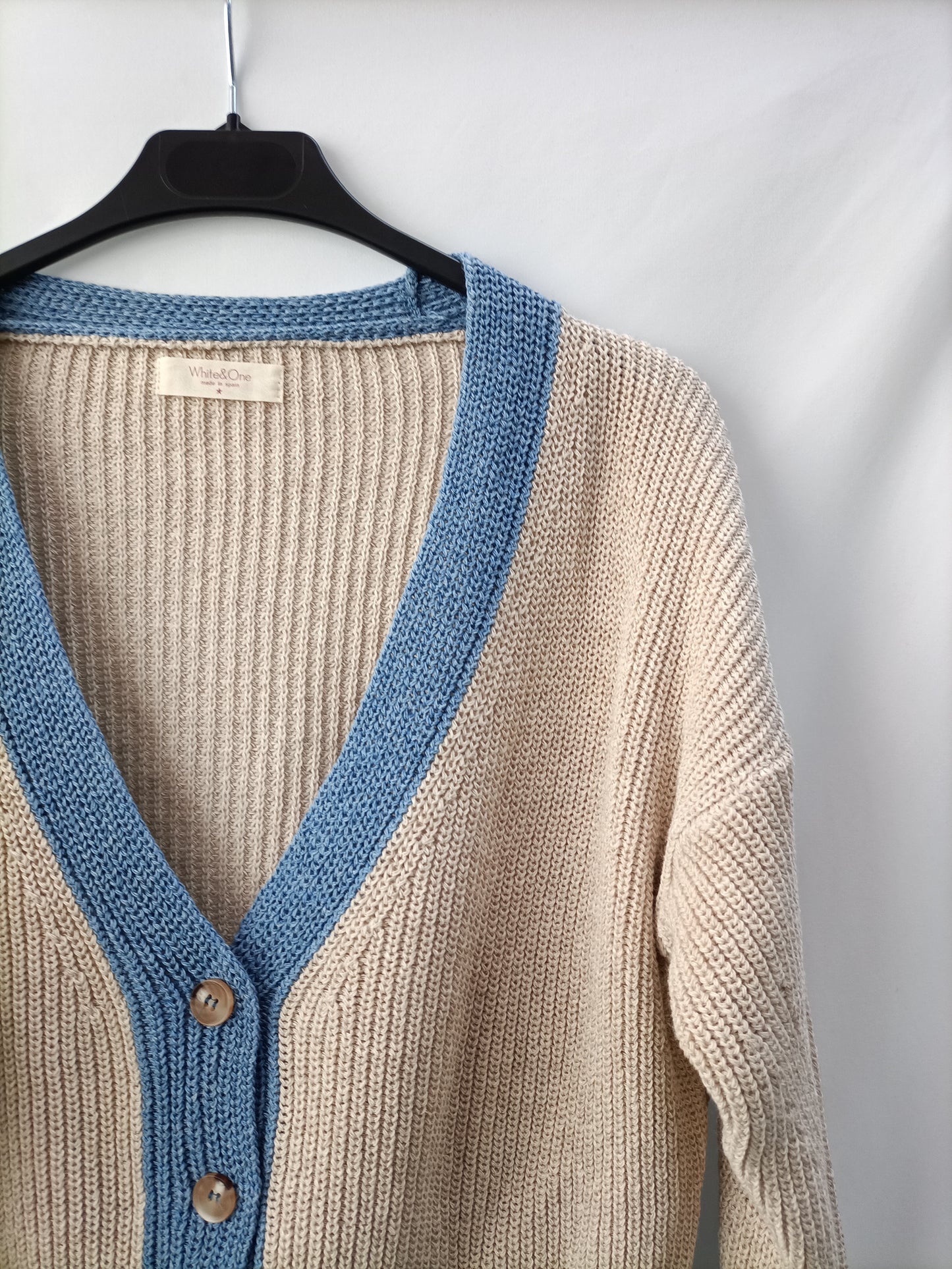 WHITE&ONE. Rebeca beige y azul T.u(s)