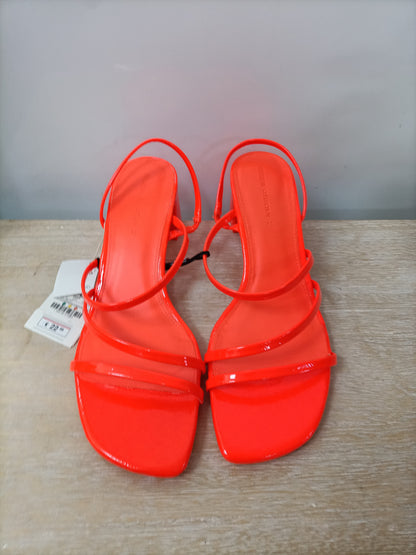 PULL&BEAR. Sandalias tiras T.39