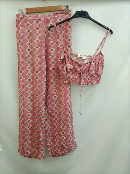 PULL&BEAR. Total look rosa T.s