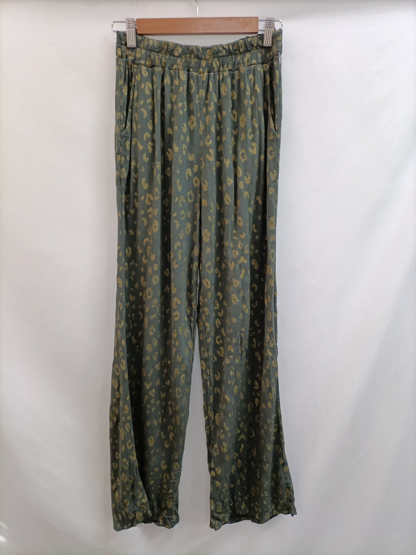 KONCARU. Total look print T.s