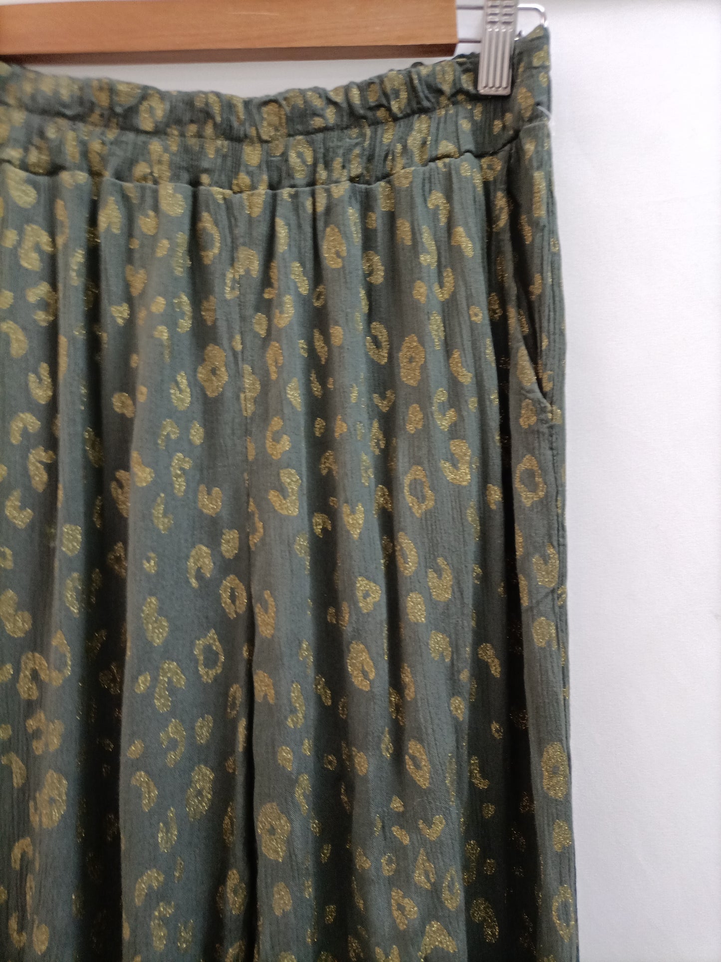 KONCARU. Total look print T.s