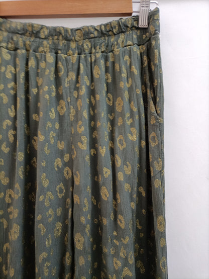 KONCARU. Total look print T.s