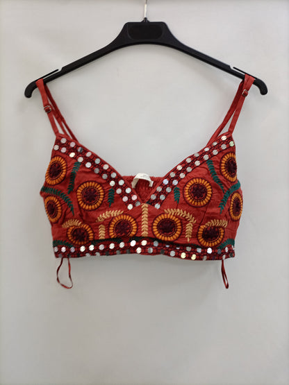 PULL&BEAR. Croptop bordado T.s