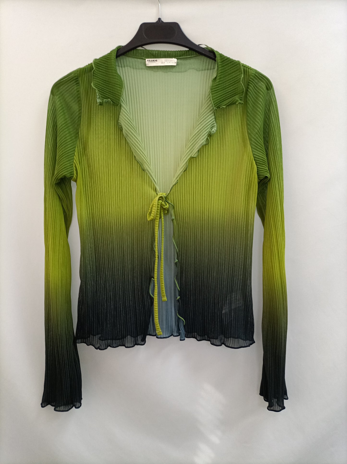 PULL& BEAR. Total look Verde T.s