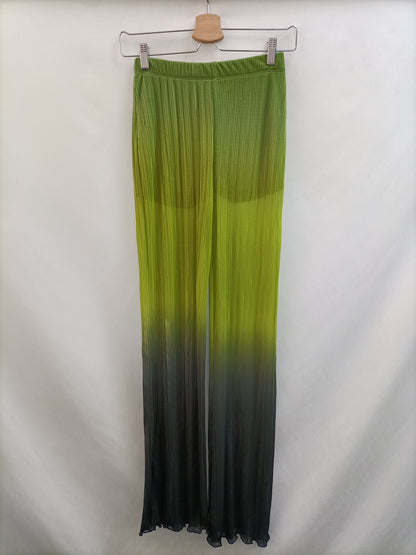 PULL& BEAR. Total look Verde T.s