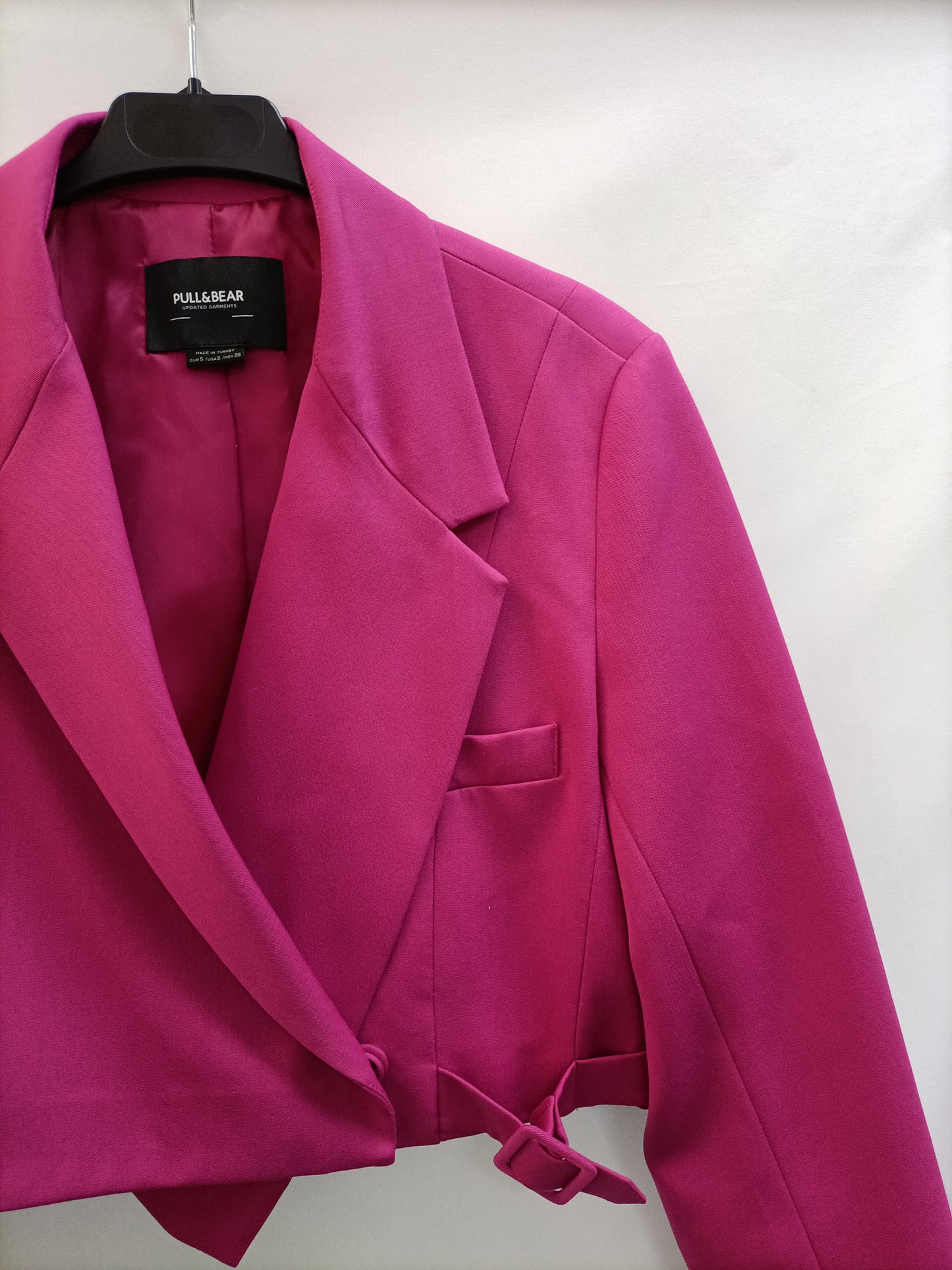 PULL&BEAR. Blazer crop T.s