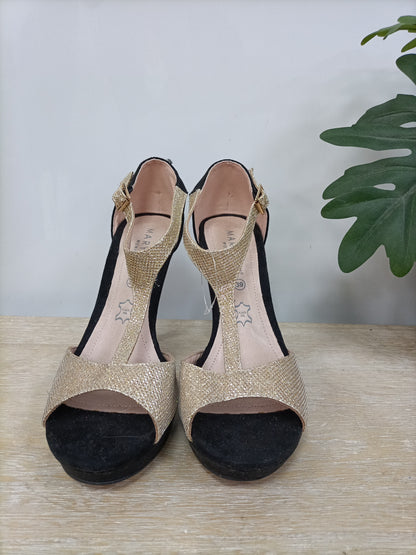 MARIPAZ. Sandalia bicolor T.39