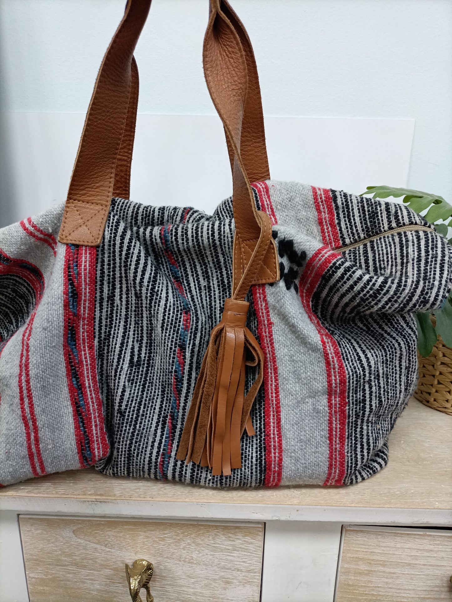 LALLA. Bolsa de viaje bordados