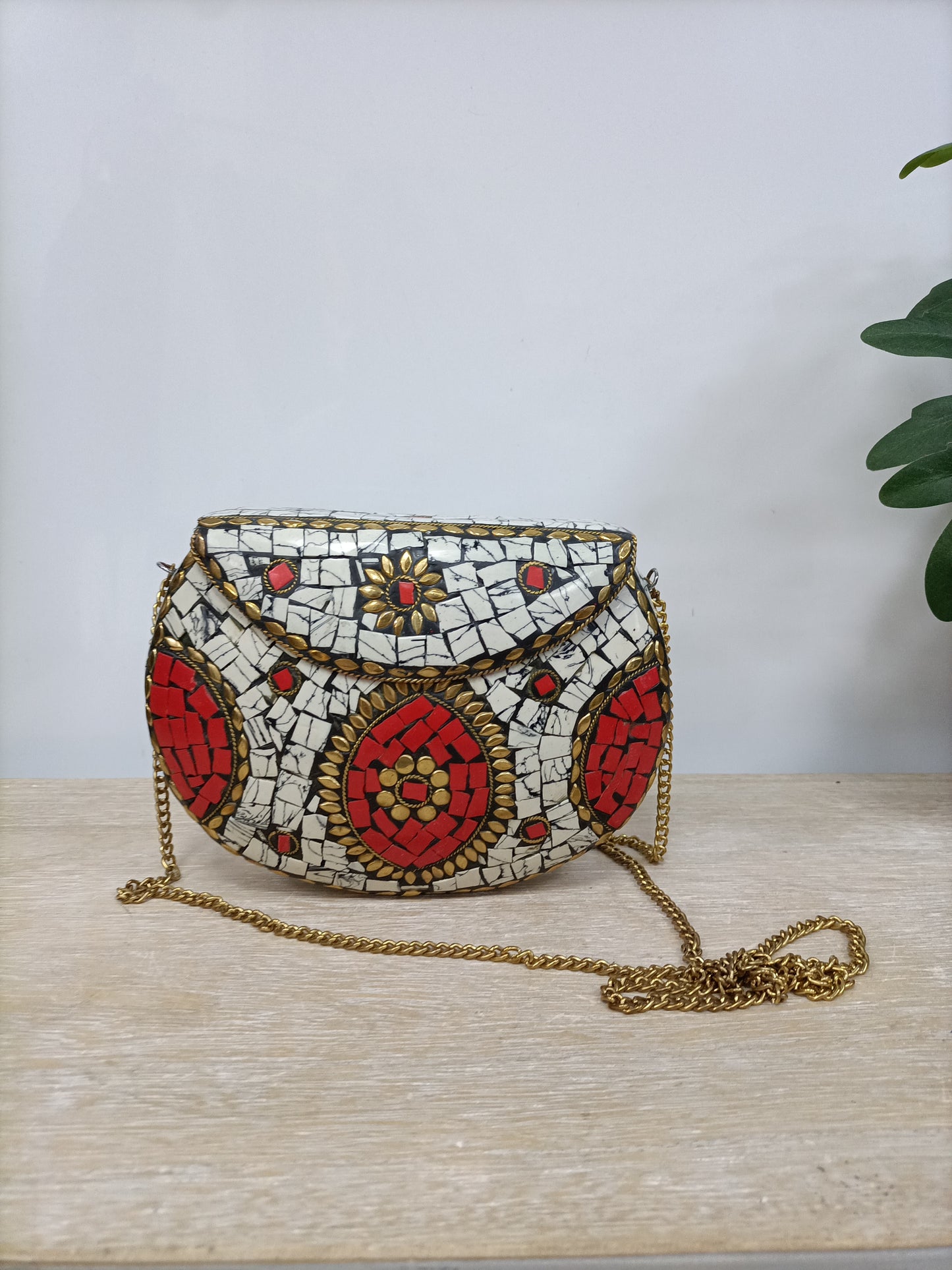 OTRAS. Bolso rijido mosaicos