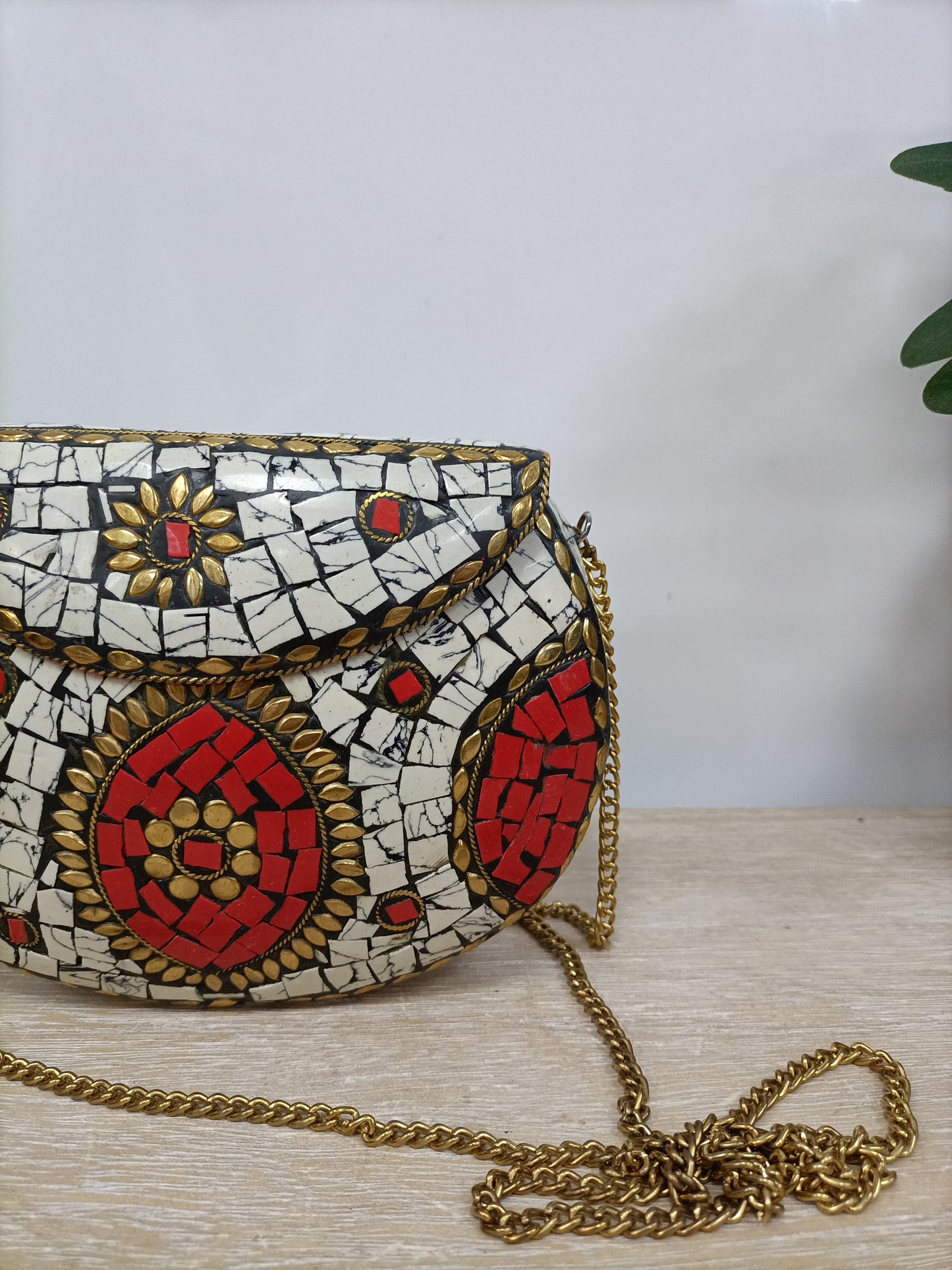 OTRAS. Bolso rijido mosaicos