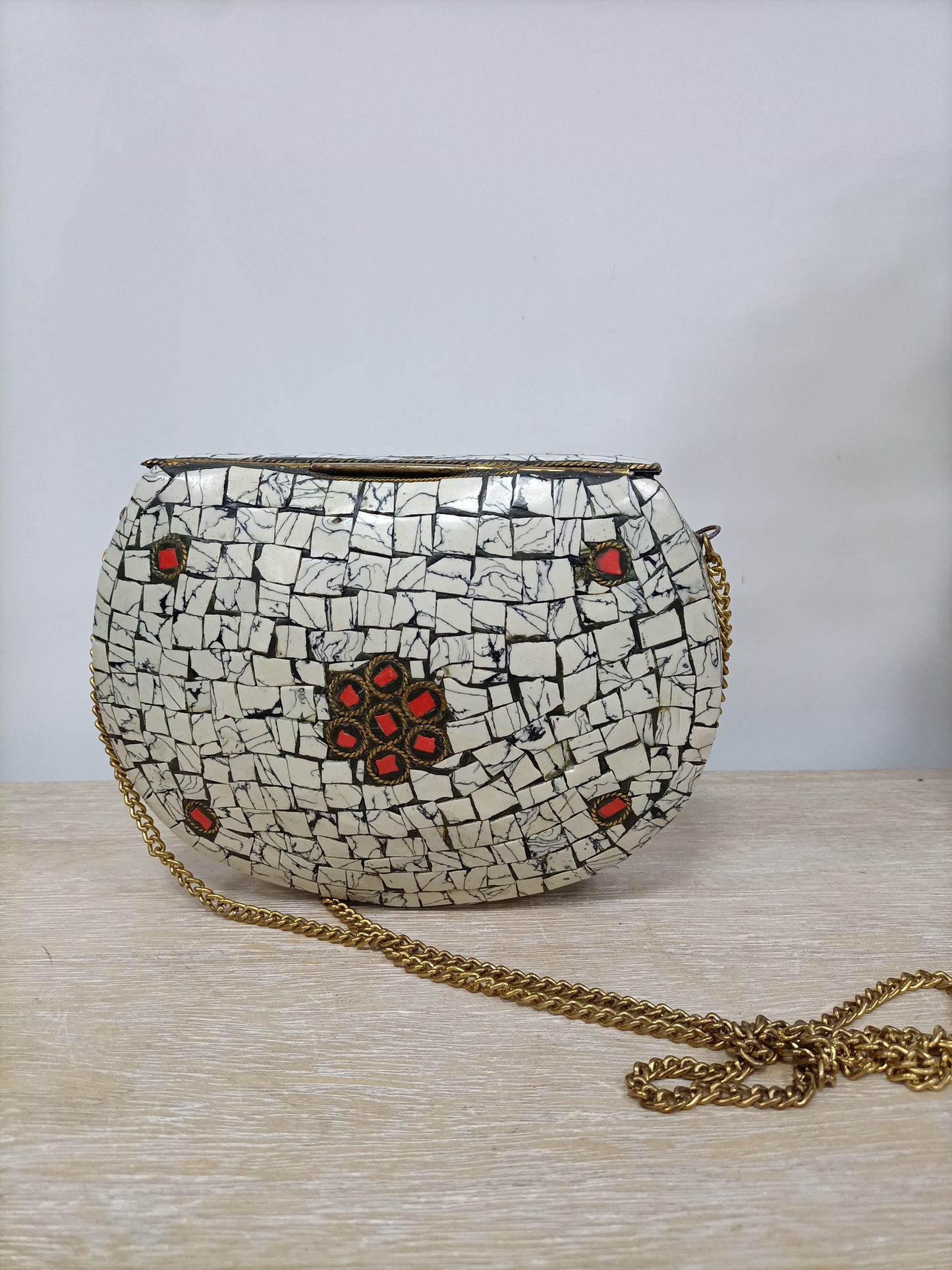 OTRAS. Bolso rijido mosaicos