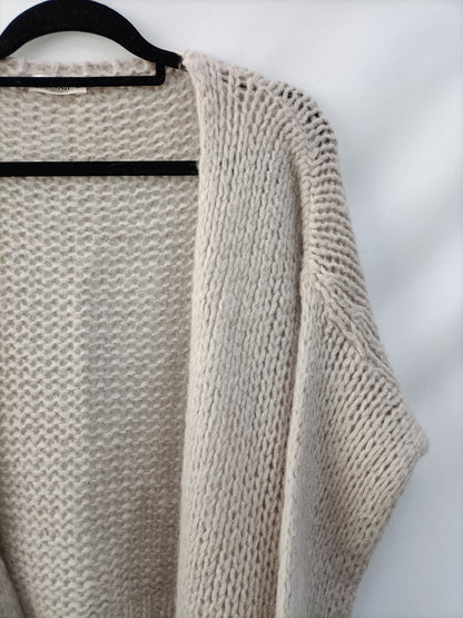BROWNIE. Short beige cardigan.