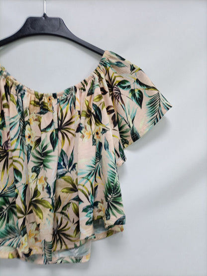 BERSHKA. Top rosa flores T.s