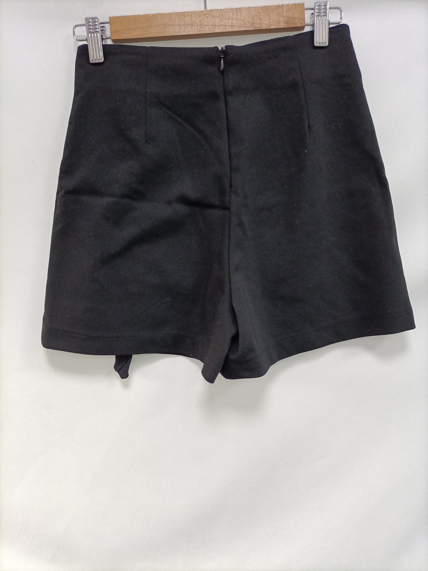 STRADIVARIUS. Falda pantalón negra T.34