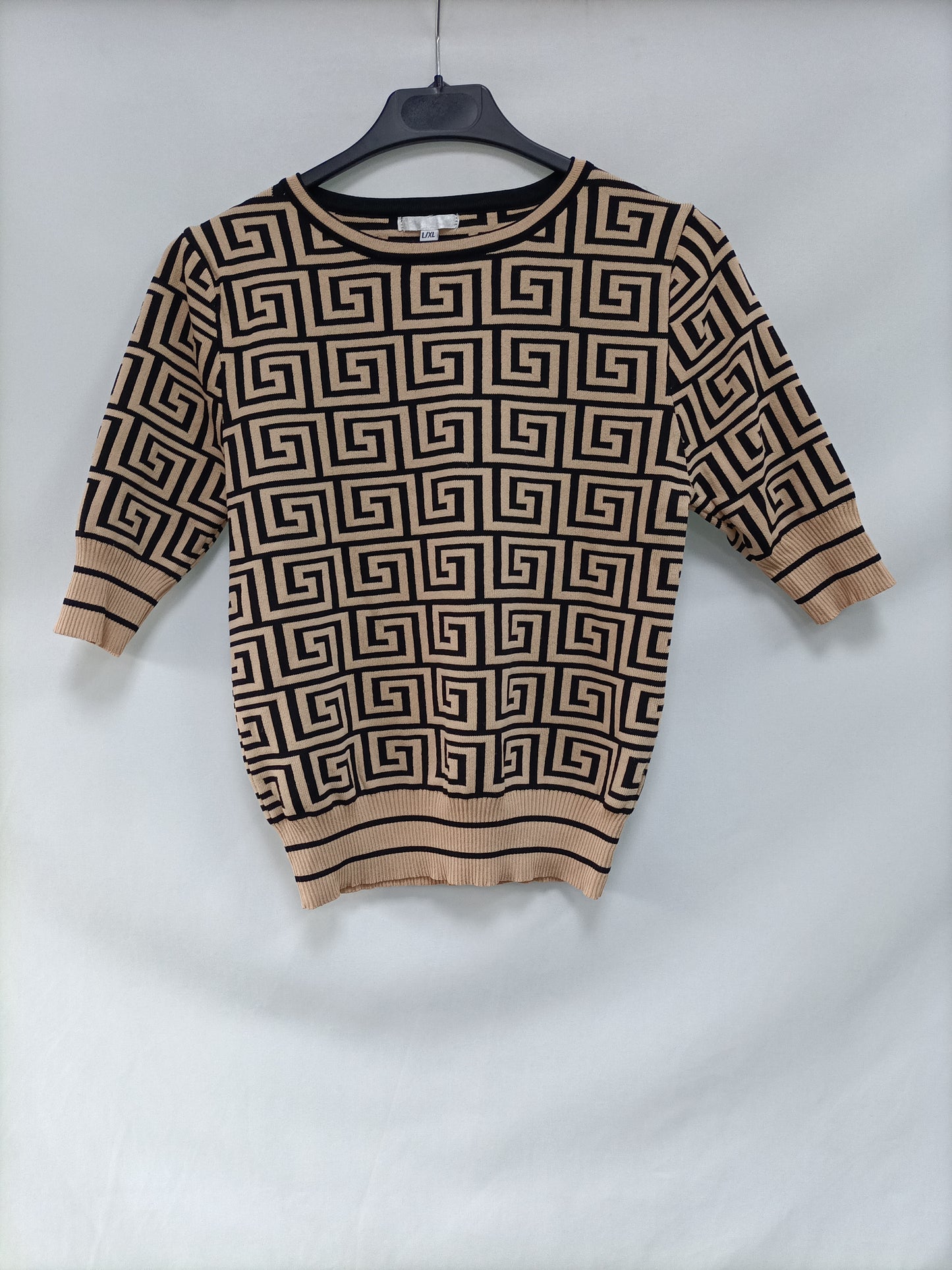 OTRAS.Top beige y negro T.l/xl