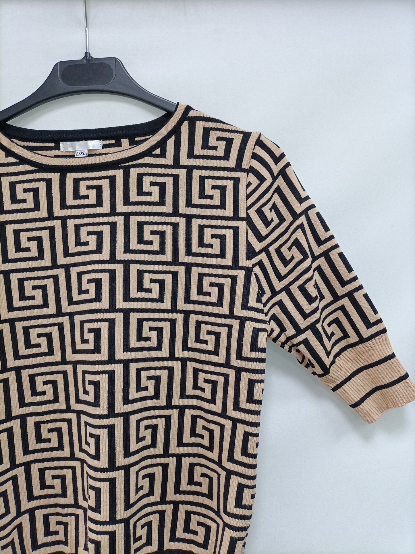 OTRAS.Top beige y negro T.l/xl