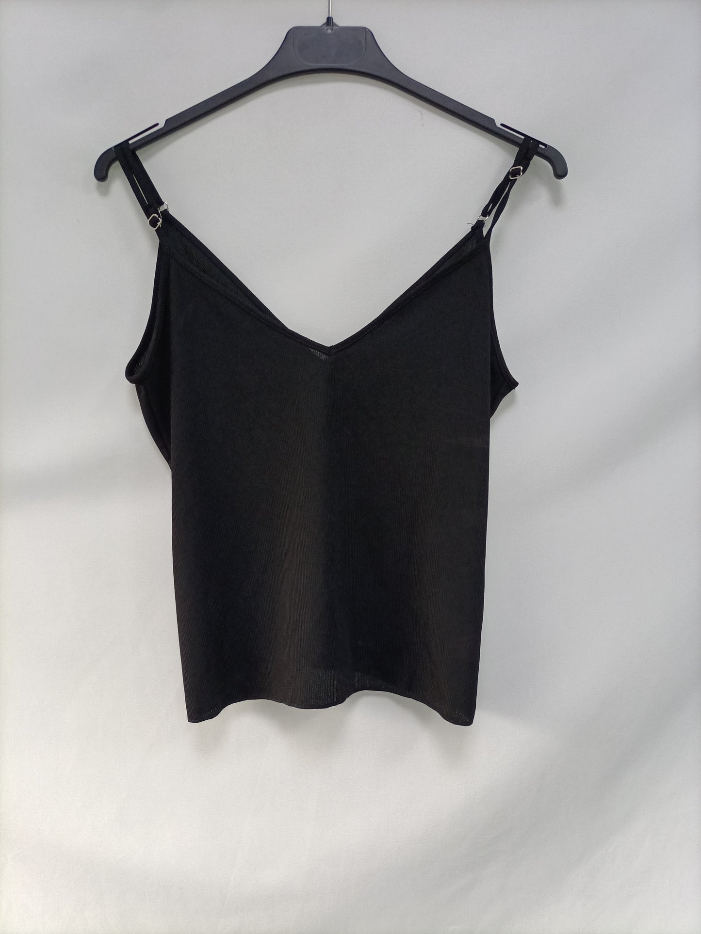 ZARA. Camiseta negra canalé T.s