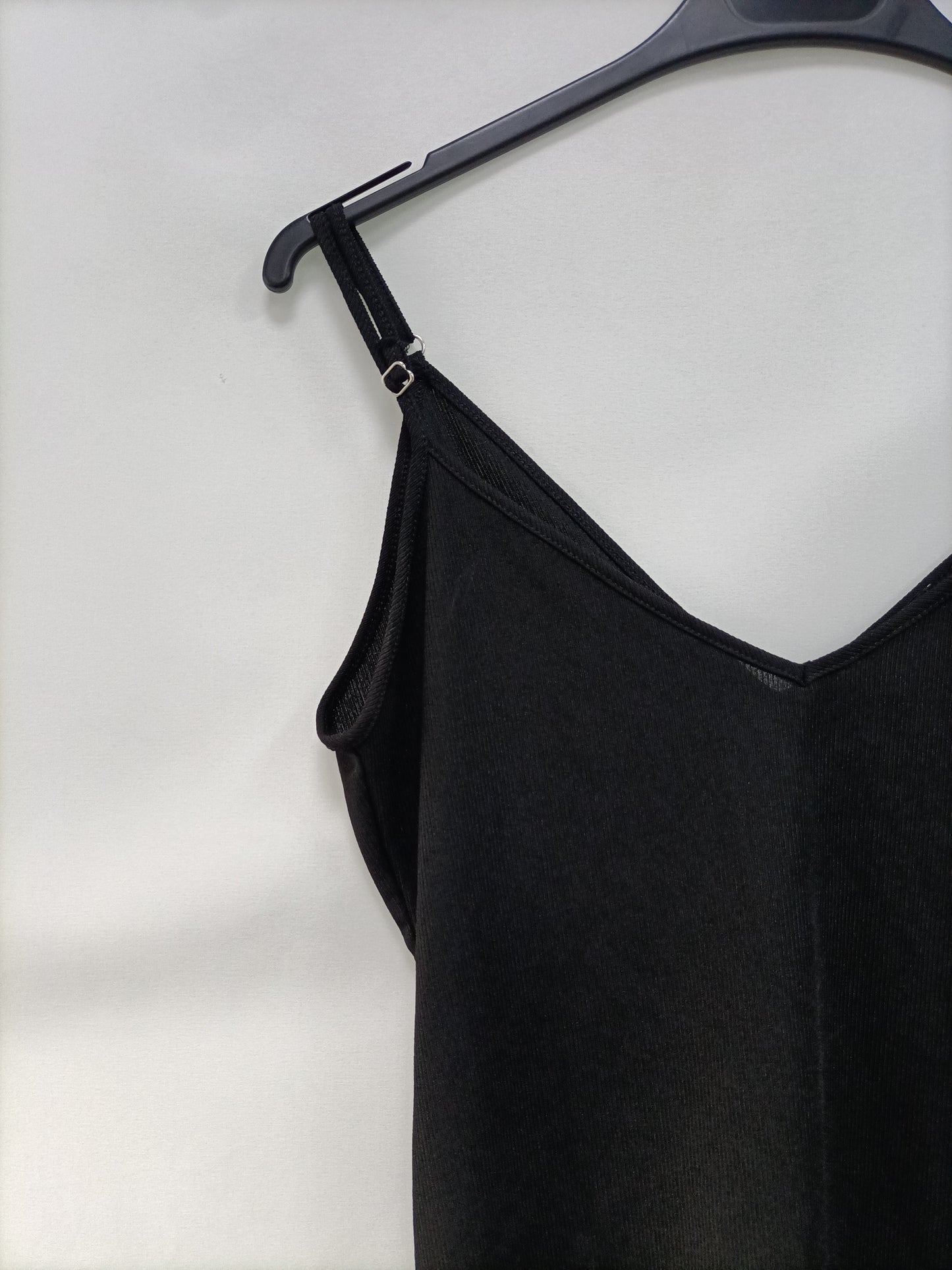 ZARA. Camiseta negra canalé T.s