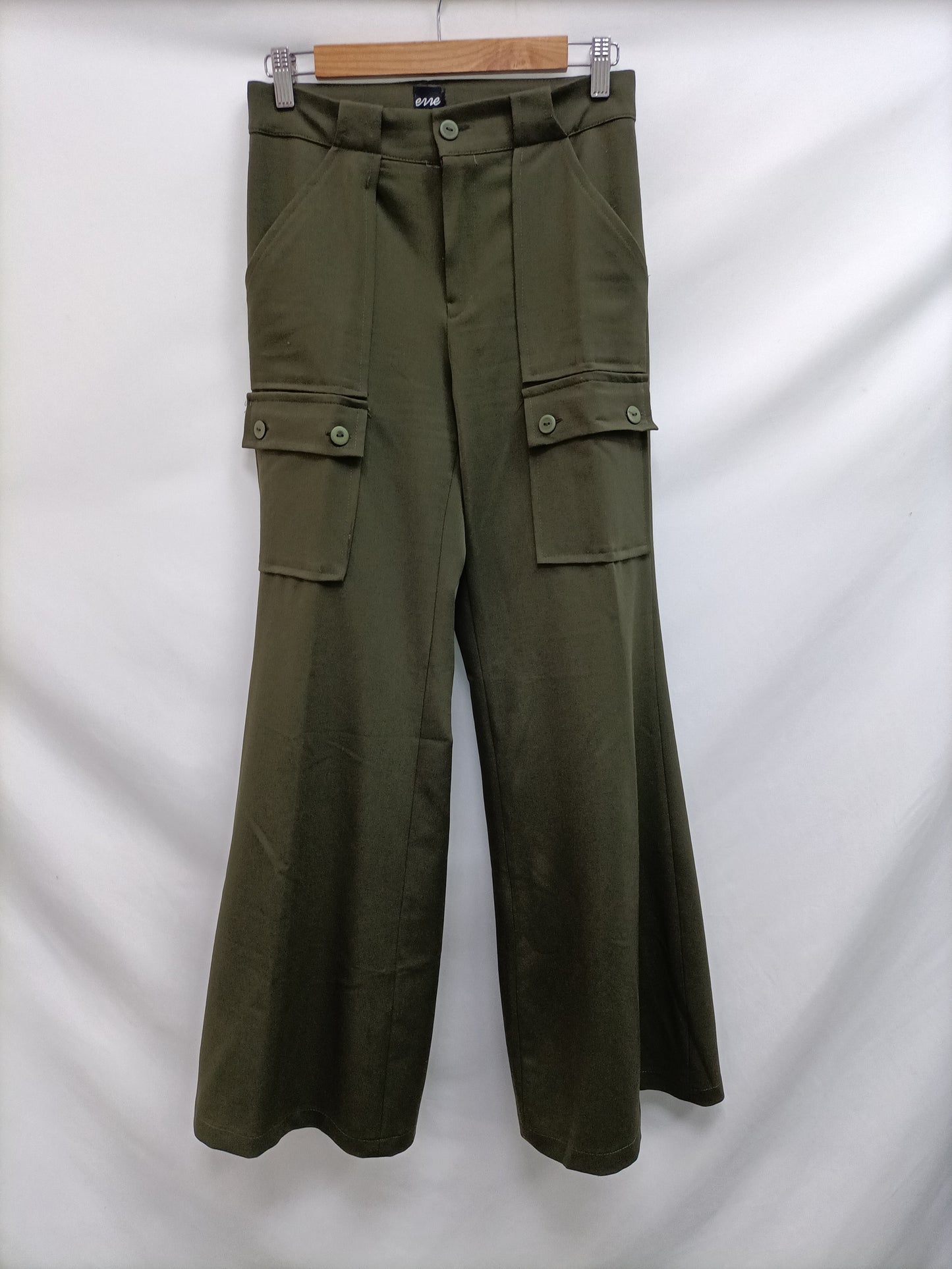 ERRE. Pantalón ancho verde bolsillos T.38