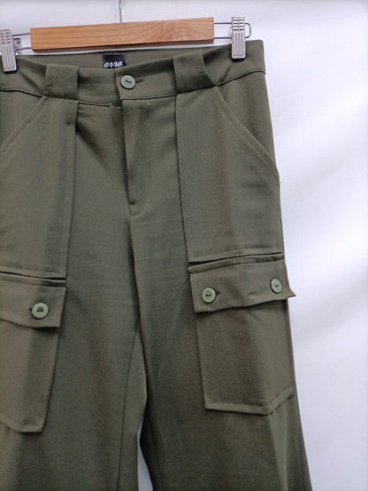 ERRE. Pantalón ancho verde bolsillos T.38
