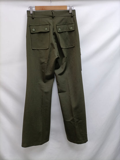 ERRE. Pantalón ancho verde bolsillos T.38