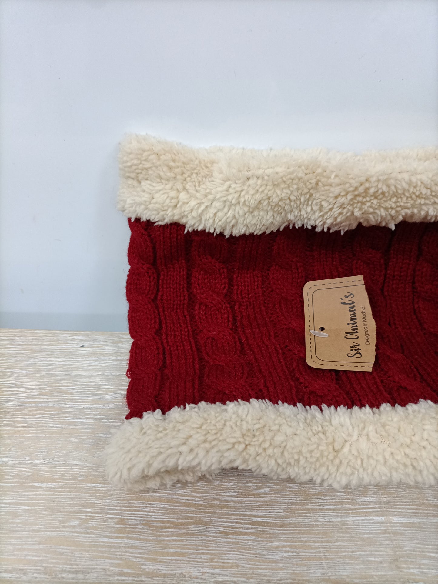 SIR ANIMAL'S.  Cuello burdeos