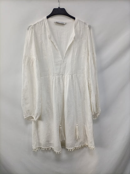 ZARA. Beige embroidered dress T.xs